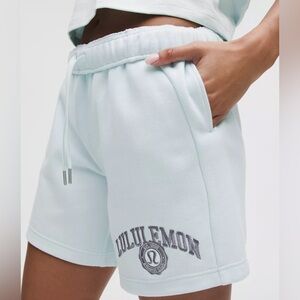 Lululemon Scuba NWT Mid-Rise Oversized Short 7" Graphic Mink Breeze color